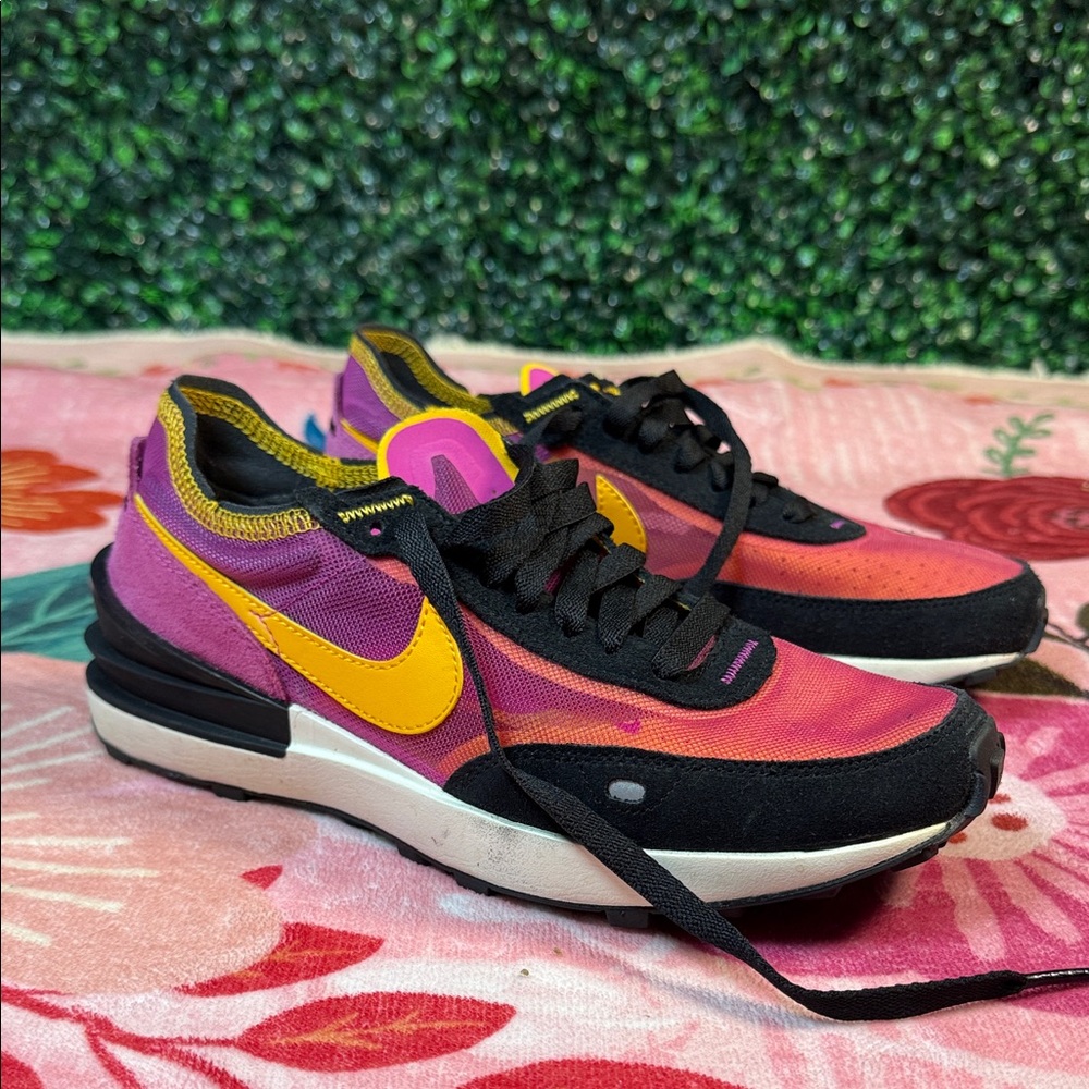 Nike Women's Waffle Debut
